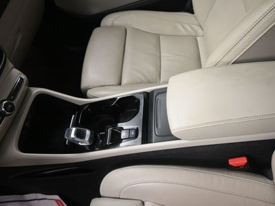 2023 Volvo XC40 B5 Plus Bright Theme