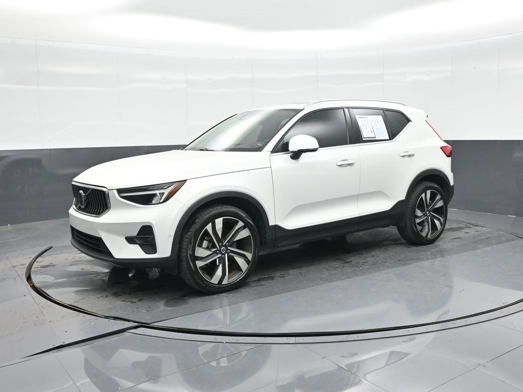 2023 Volvo XC40 B5 Plus Bright Theme