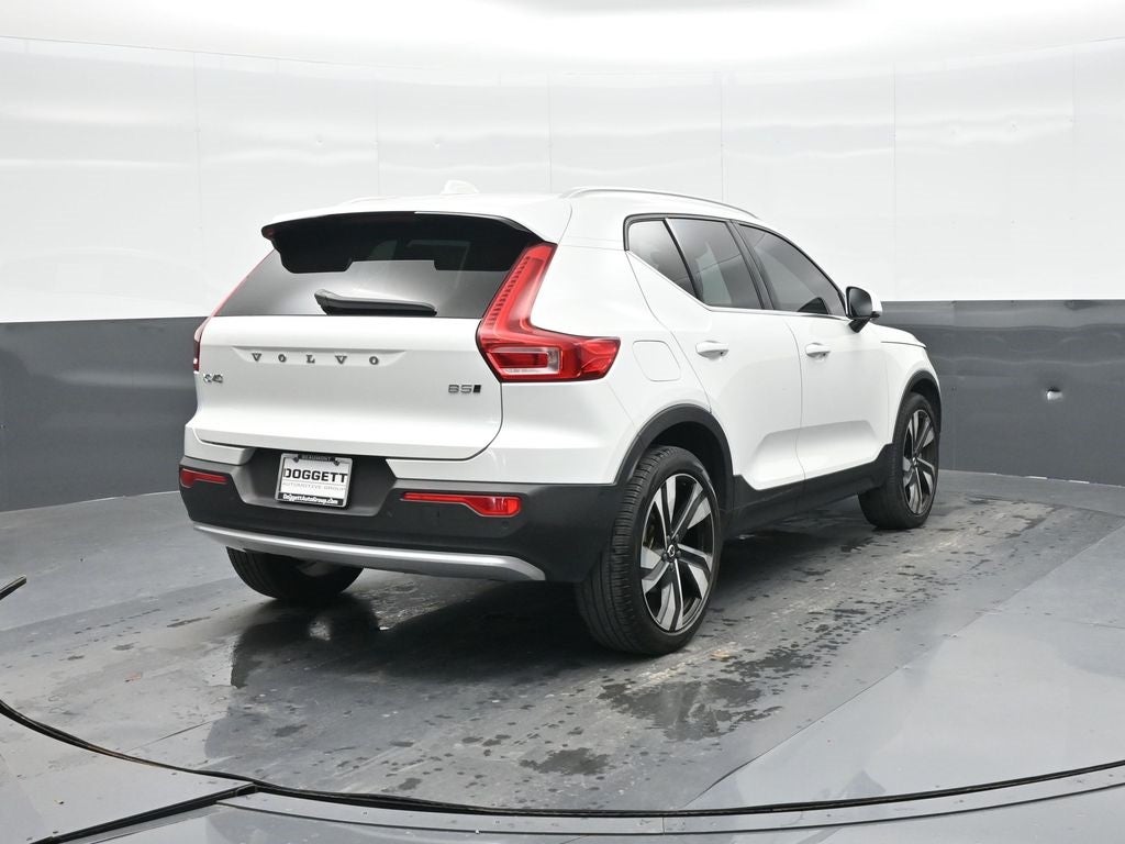 2023 Volvo XC40 B5 Plus Bright Theme