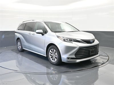 2024 Toyota Sienna XLE