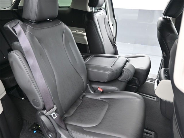 2024 Kia Carnival LX Seat Package