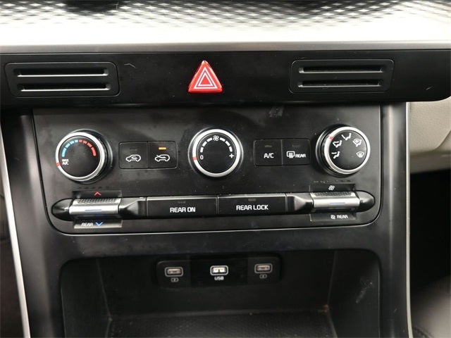 2024 Kia Carnival LX Seat Package