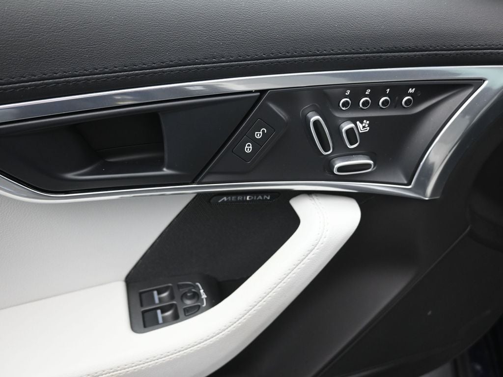 2019 Jaguar F-TYPE P300