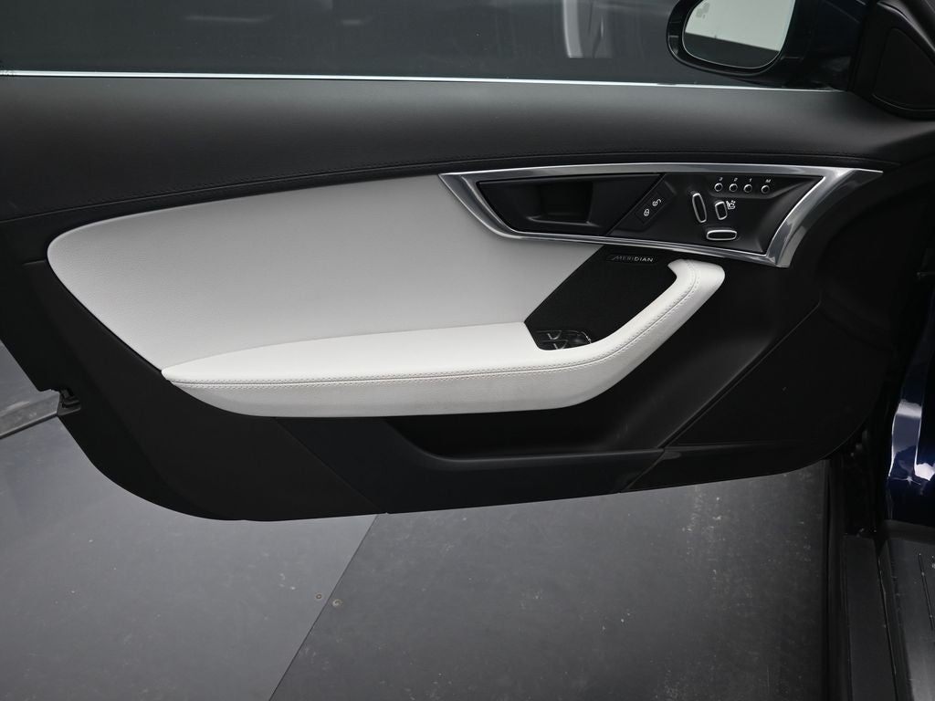 2019 Jaguar F-TYPE P300