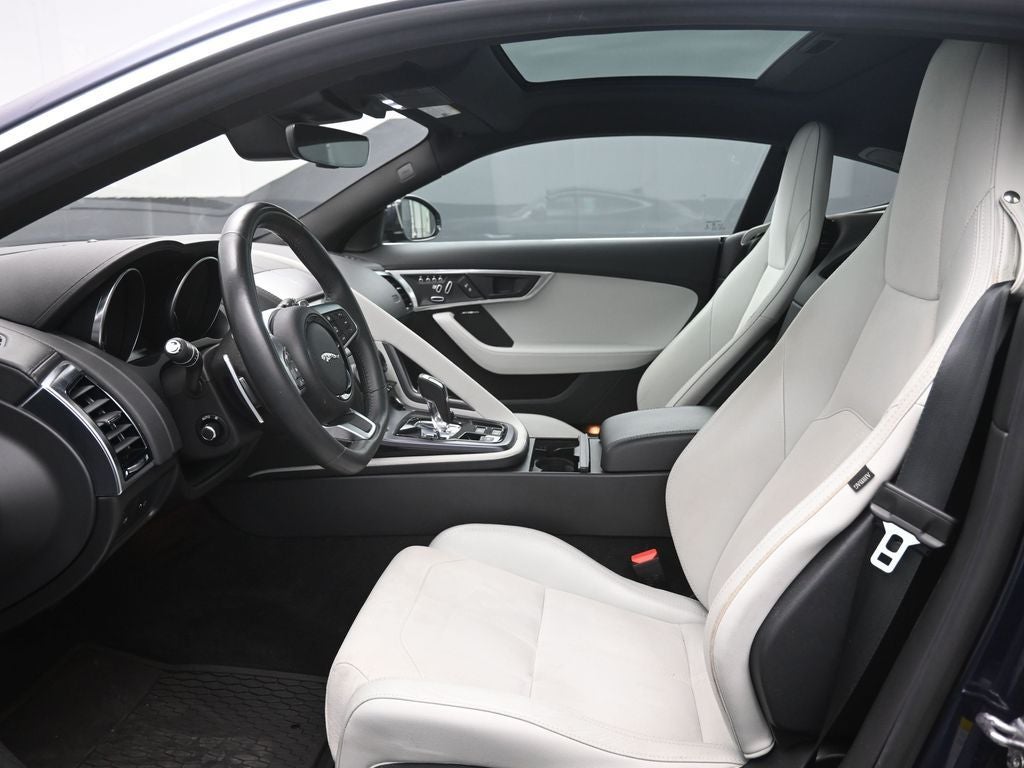 2019 Jaguar F-TYPE P300