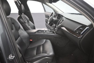 2018 Volvo XC90 T6 Momentum