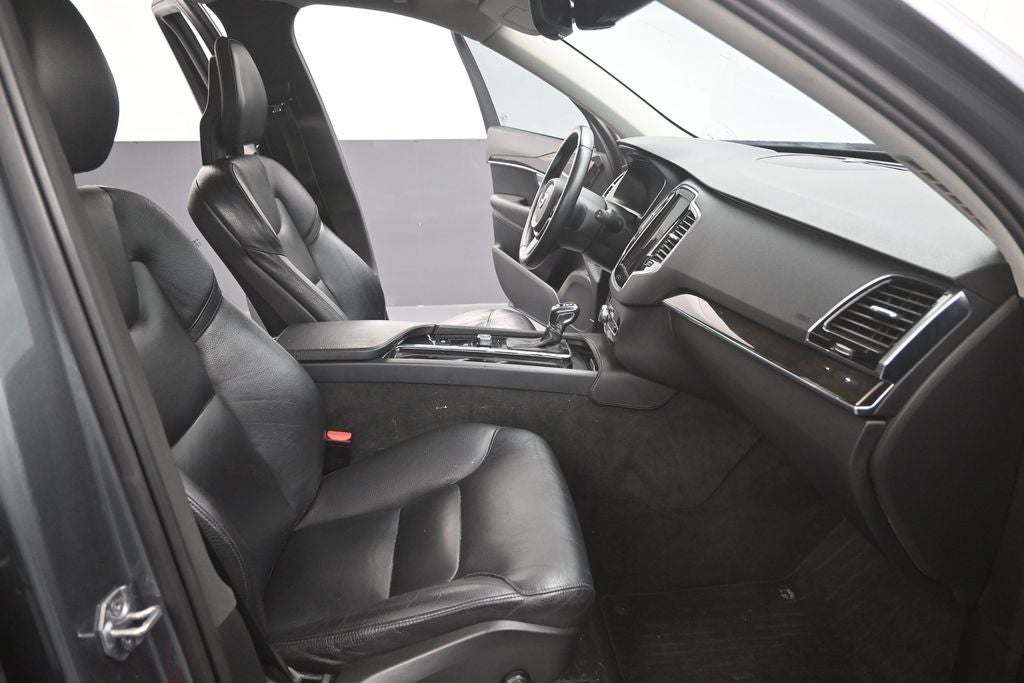 2018 Volvo XC90 T6 Momentum