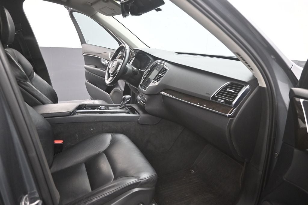 2018 Volvo XC90 T6 Momentum