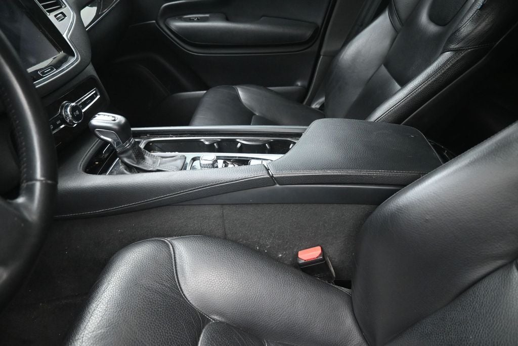 2018 Volvo XC90 T6 Momentum