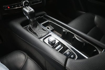 2018 Volvo XC90 T6 Momentum