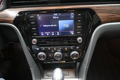 2022 Volkswagen Passat 2.0T Limited Edition