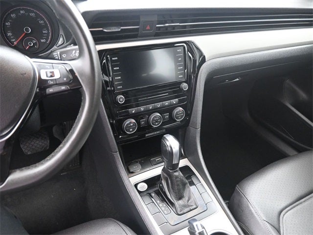 2022 Volkswagen Passat 2.0T SE