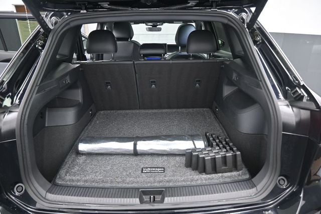 2025 Volkswagen Tiguan 2.0T SE R-Line Black
