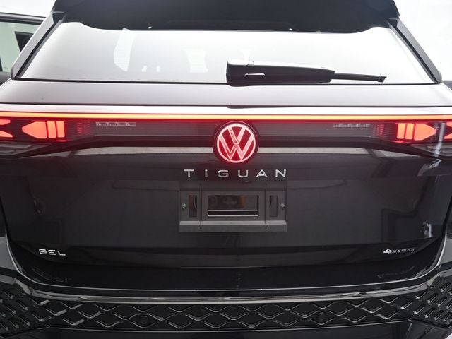 2025 Volkswagen Tiguan 2.0T SEL R-Line