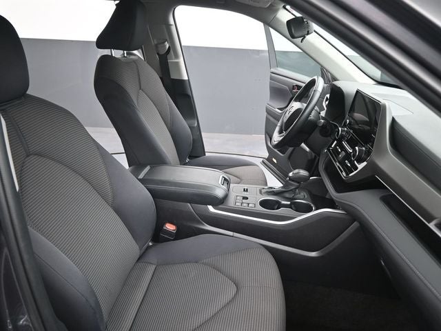 2025 Toyota Highlander LE