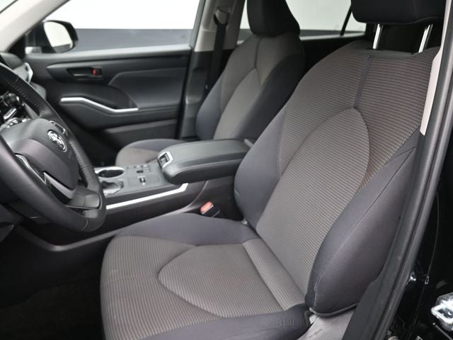 2025 Toyota Highlander LE