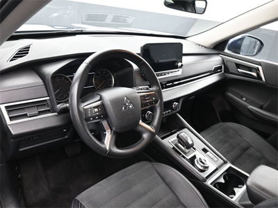 2024 Mitsubishi Outlander SE