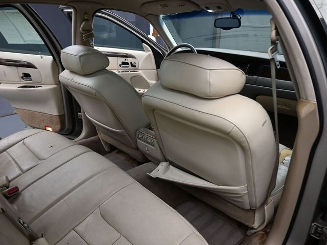 1999 Lincoln Town Car Signature