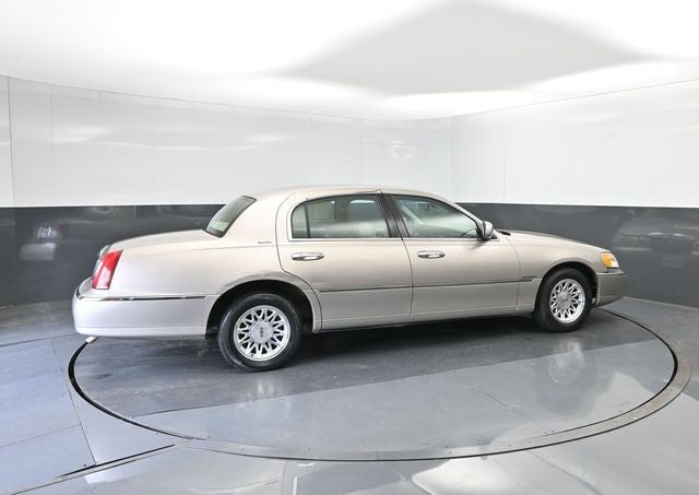 1999 Lincoln Town Car Signature