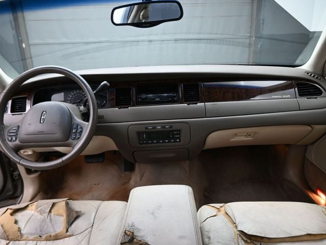 1999 Lincoln Town Car Signature