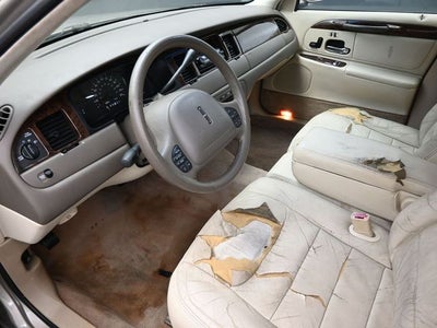 1999 Lincoln Town Car Signature