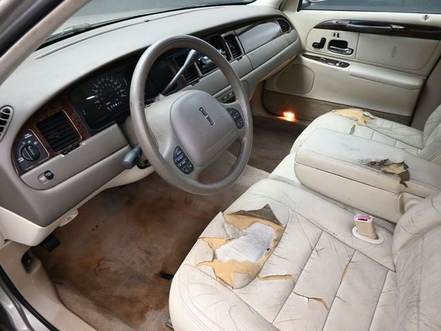 1999 Lincoln Town Car Signature