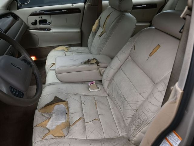 1999 Lincoln Town Car Signature