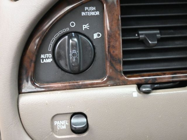 1999 Lincoln Town Car Signature