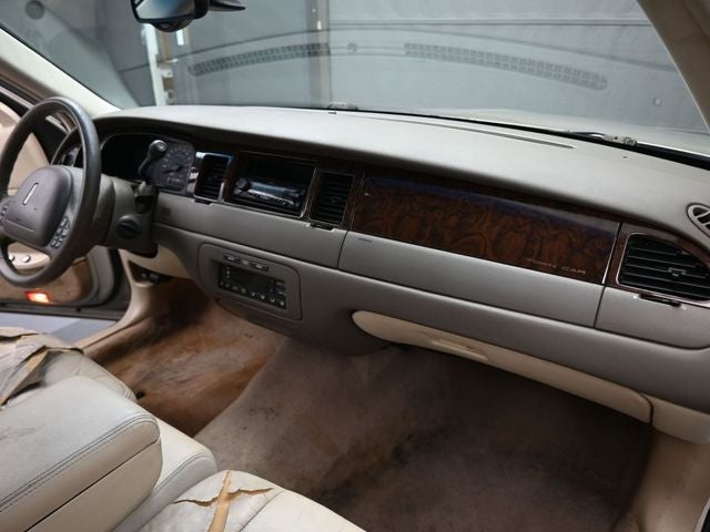 1999 Lincoln Town Car Signature