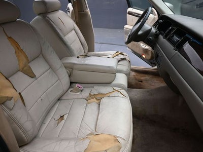 1999 Lincoln Town Car Signature
