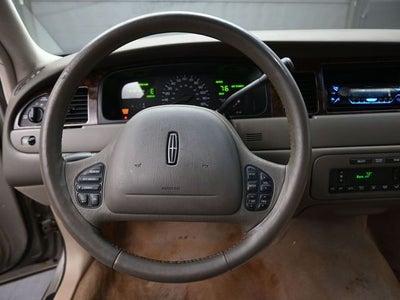 1999 Lincoln Town Car Signature