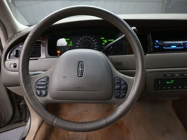 1999 Lincoln Town Car Signature