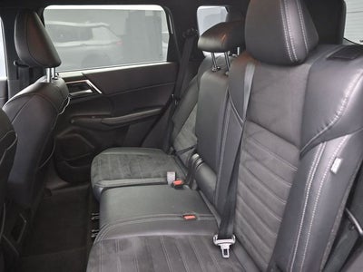 2023 Mitsubishi Outlander Base