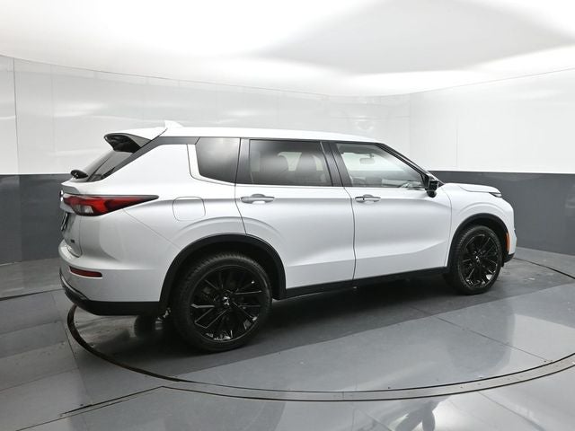 2023 Mitsubishi Outlander Base