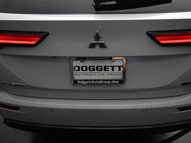 2023 Mitsubishi Outlander Base