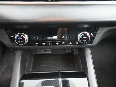 2023 Mitsubishi Outlander Base