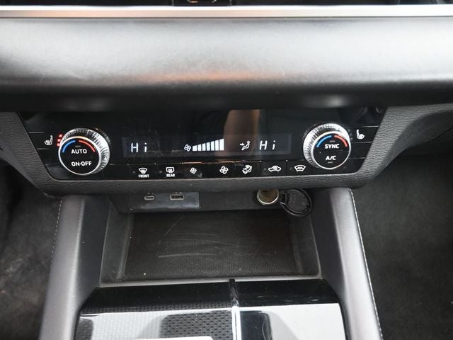 2023 Mitsubishi Outlander Base