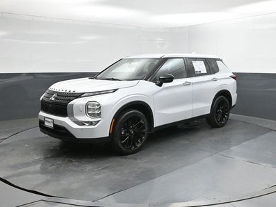 2023 Mitsubishi Outlander Base
