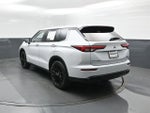 2023 Mitsubishi Outlander Base