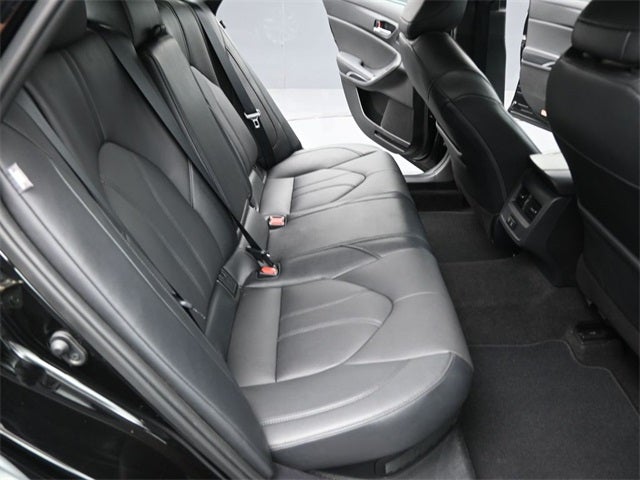 2021 Toyota Avalon Hybrid XLE Plus