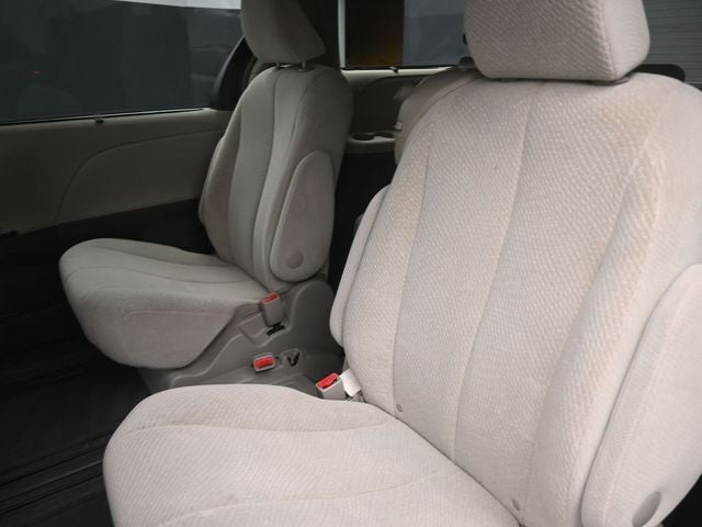 2013 Toyota Sienna LE 8 Passenger