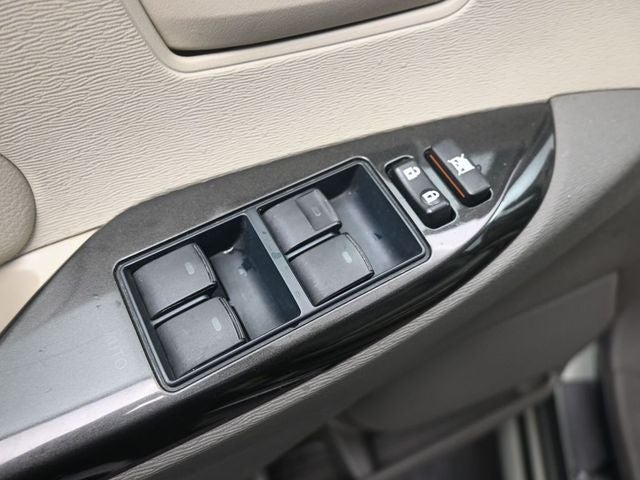 2013 Toyota Sienna LE 8 Passenger