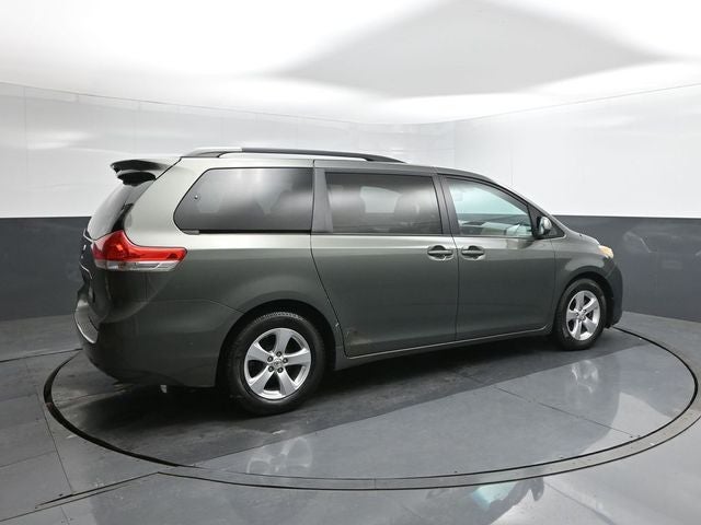 2013 Toyota Sienna LE 8 Passenger