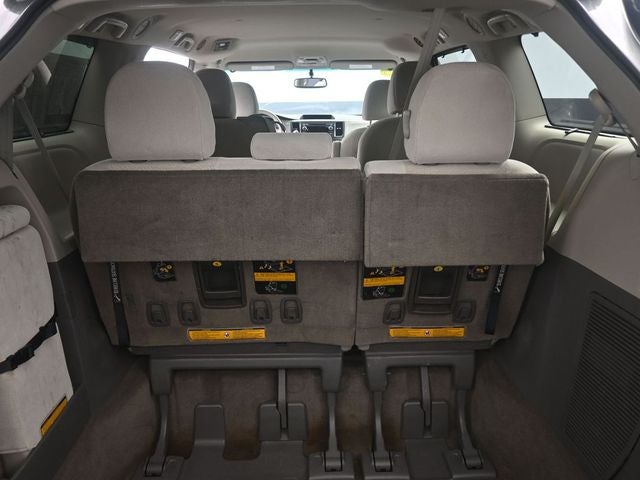 2013 Toyota Sienna LE 8 Passenger