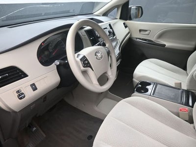 2013 Toyota Sienna LE 8 Passenger