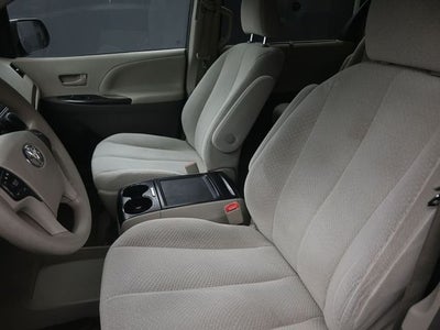 2013 Toyota Sienna LE 8 Passenger