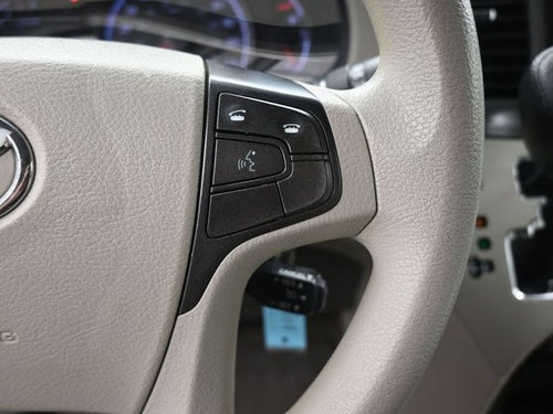 2013 Toyota Sienna LE 8 Passenger