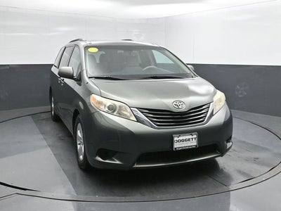 2013 Toyota Sienna LE 8 Passenger
