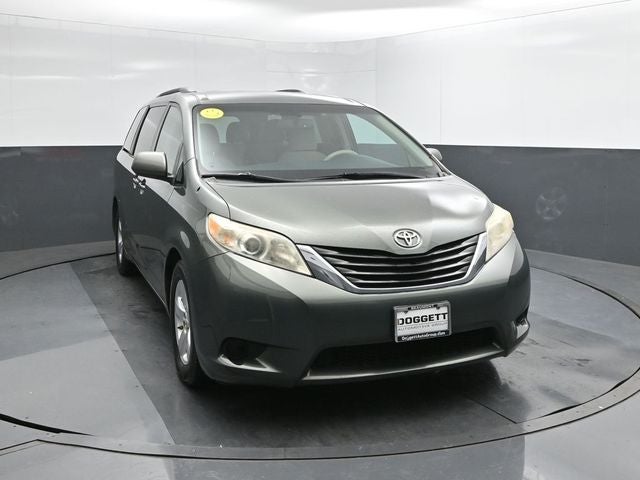2013 Toyota Sienna LE 8 Passenger