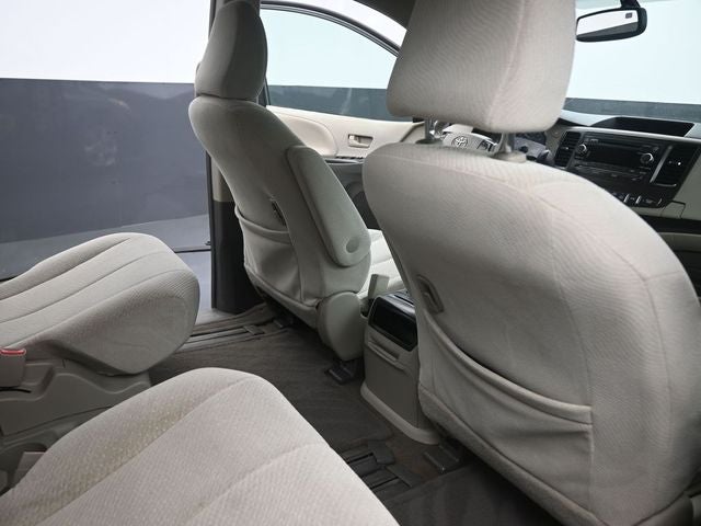 2013 Toyota Sienna LE 8 Passenger